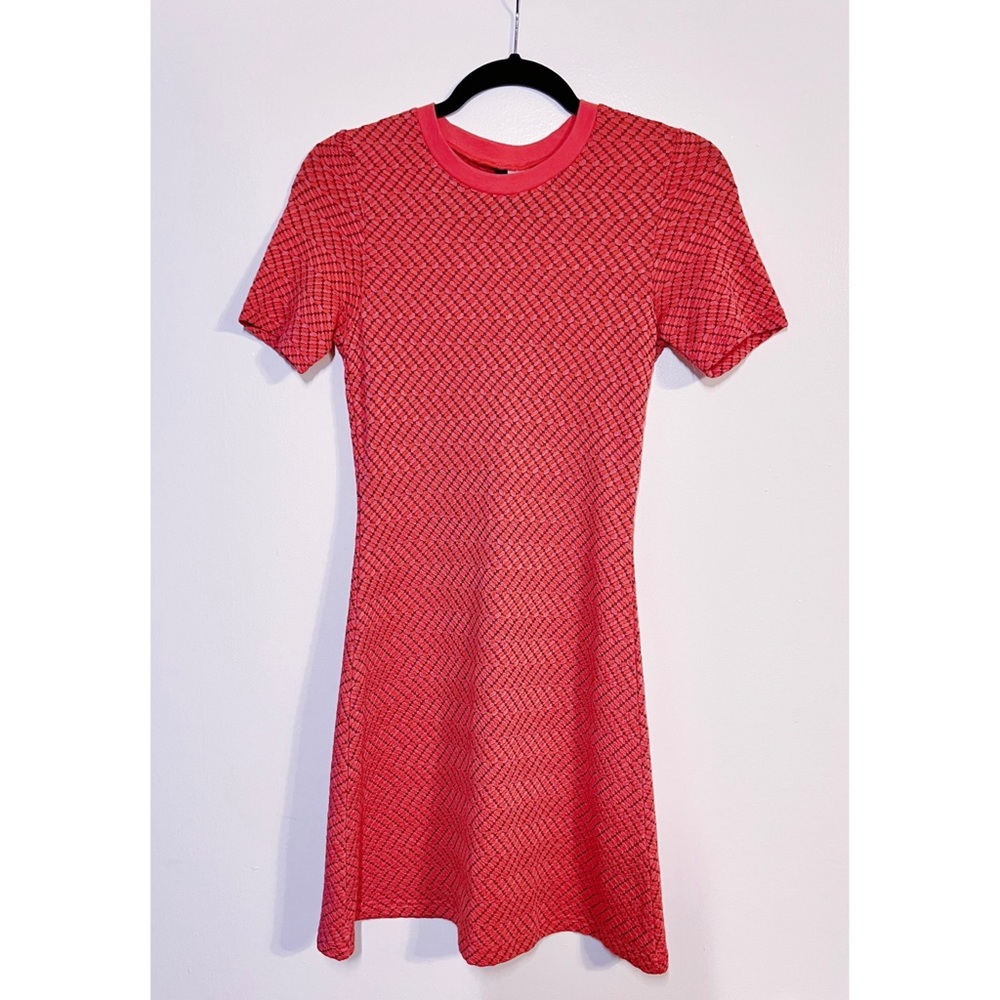 NWOT Geometric Coral Fitted Shirt Dress | H&M Mod Knit Work Office Casual